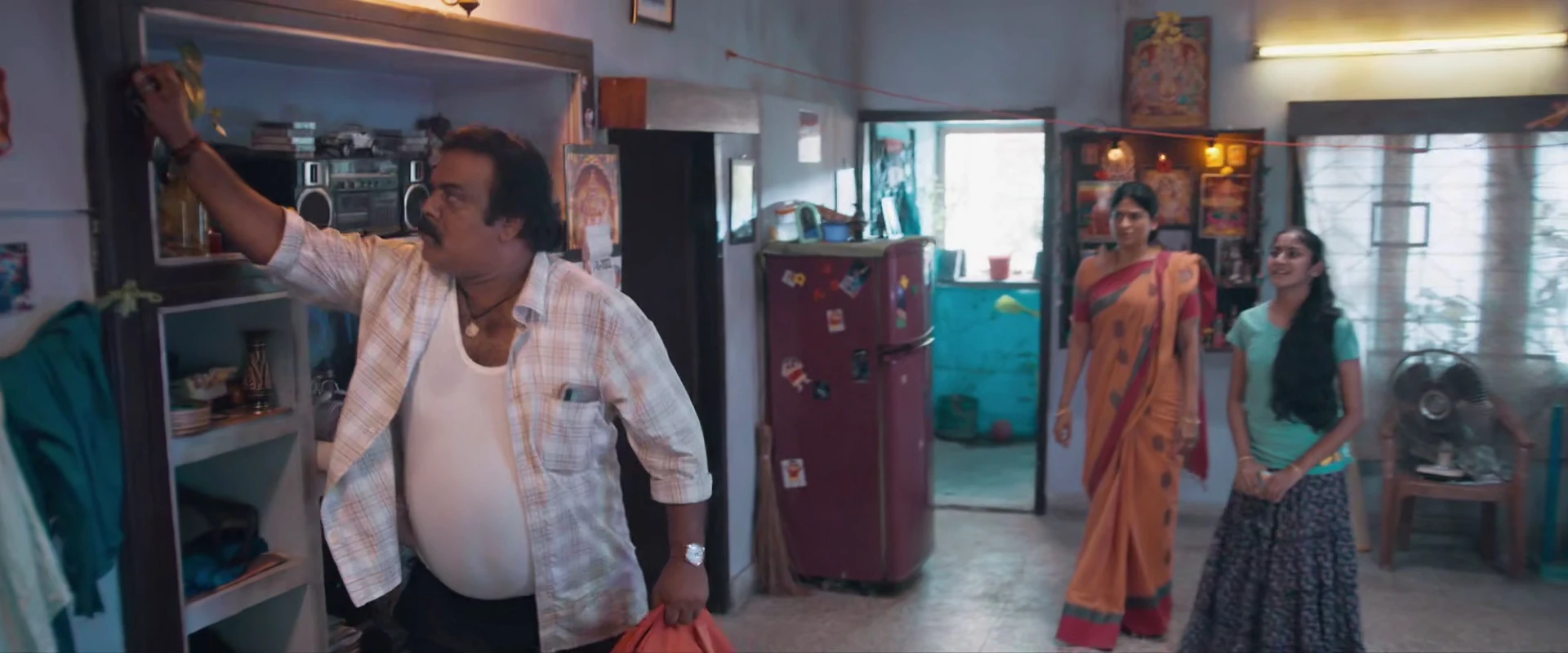 Middle Class 2025 Tamil Audio WEB-DL 720p – 480p – 1080p